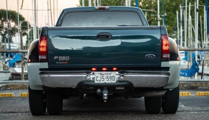 Ford F 350 XLT Super Duty cola