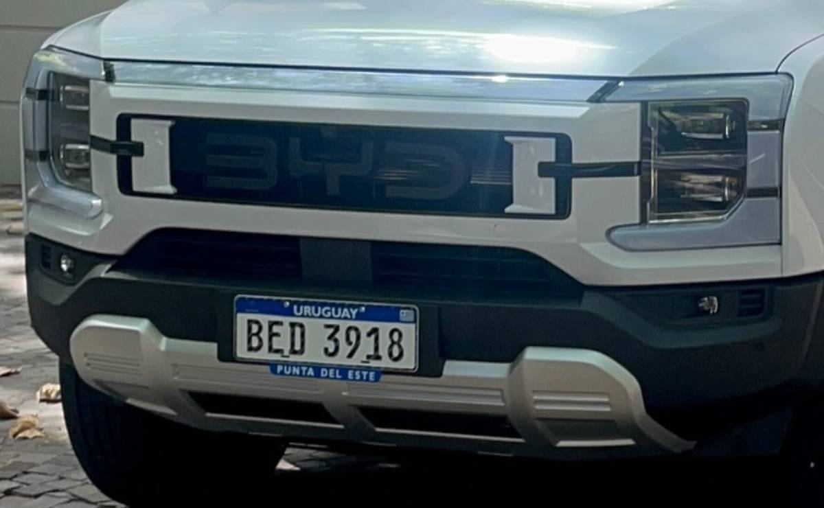 Pick up BYD Shark trompa 2