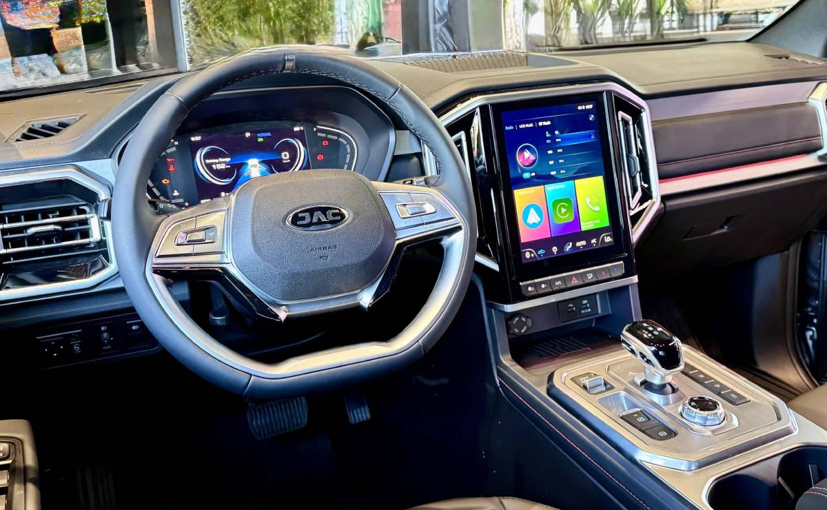 Pick up JAC T9 interior 1