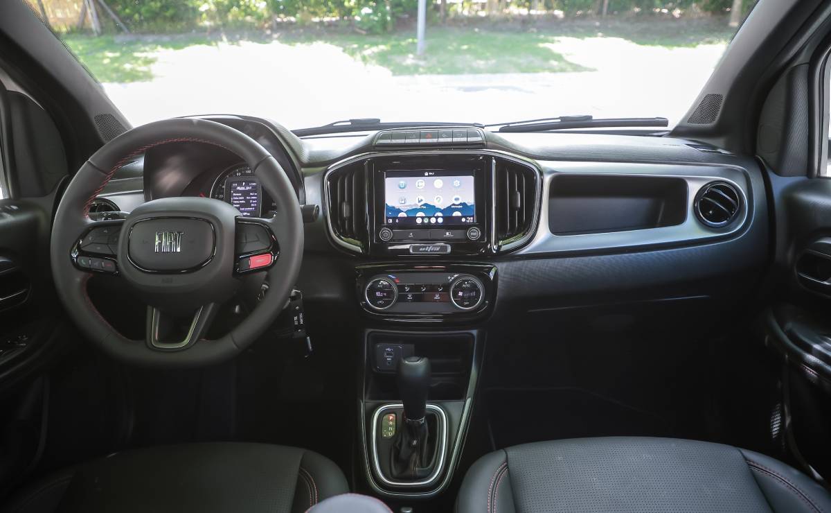 Prueba Fiat Strada Turbo interior