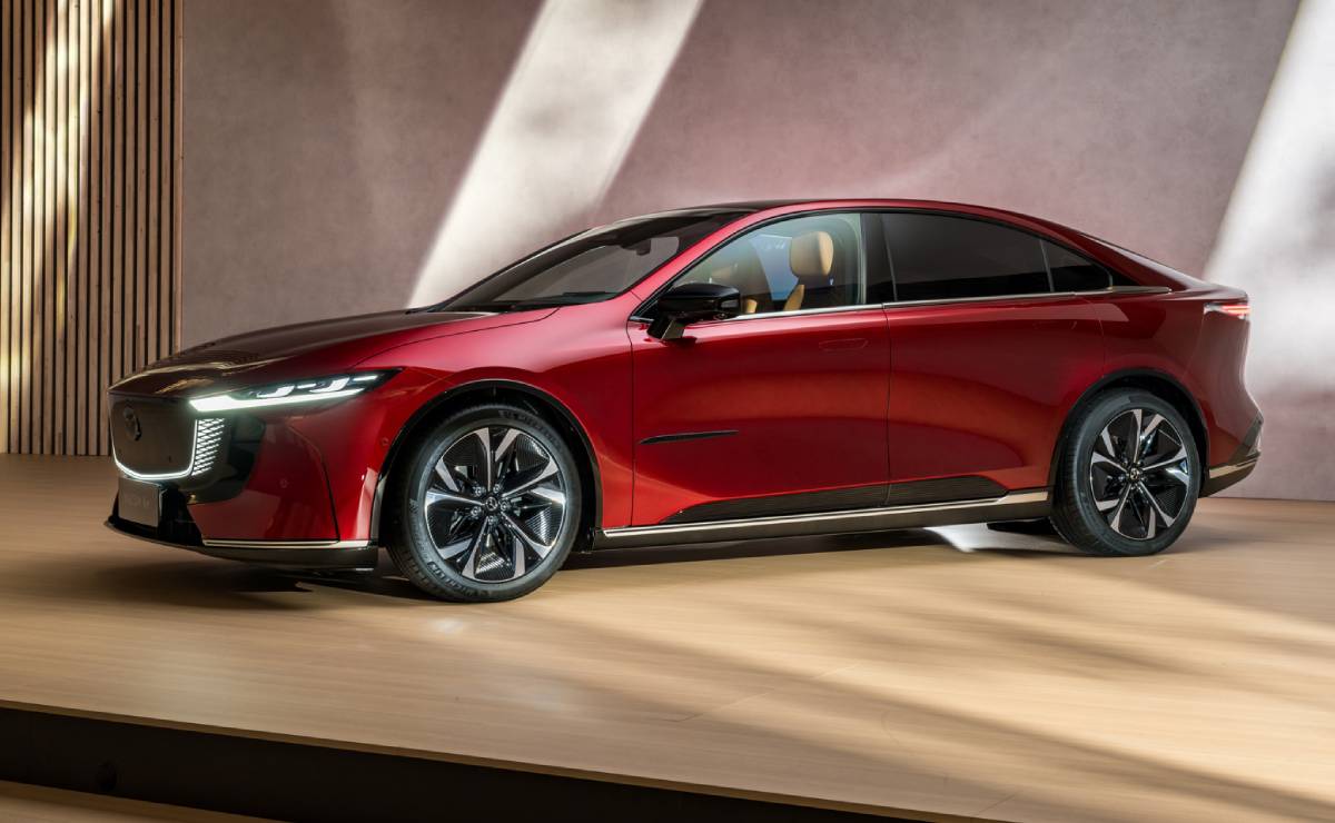 Sedan Mazda6e frente