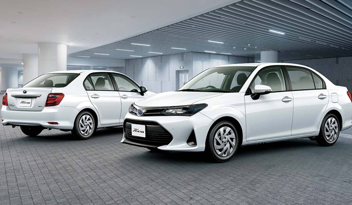 Toyota Corolla Axio frente trasera