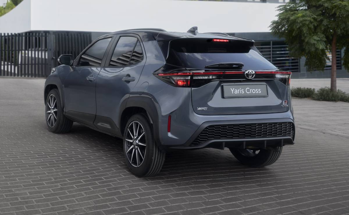 Toyota Yaris Cross gama 2025 trasera