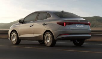 Sedan Hyundai HB20S trasera accion