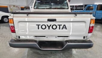 Toyota Hilux DLX cola