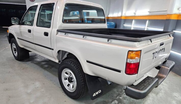 Toyota Hilux DLX trasera