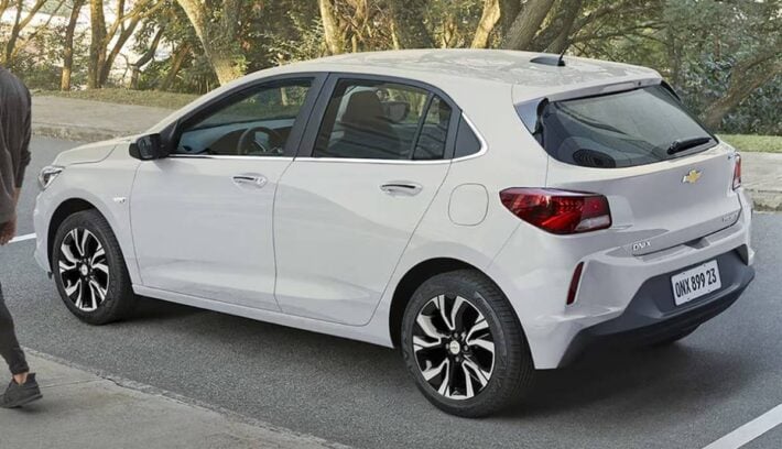 Chevrolet ofrece nuevas opciones de financiación para acceder a sus modelos más vendidos: ¿cuánto cuestan? 1 Chevrolet Onix trasera