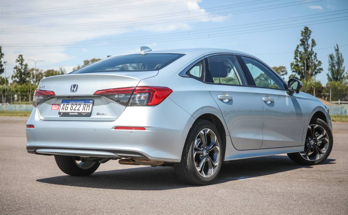 El sedán que compite contra Toyota y Nissan bajó de precio: ¿es una buena opción? 7 Honda Civic e HEV