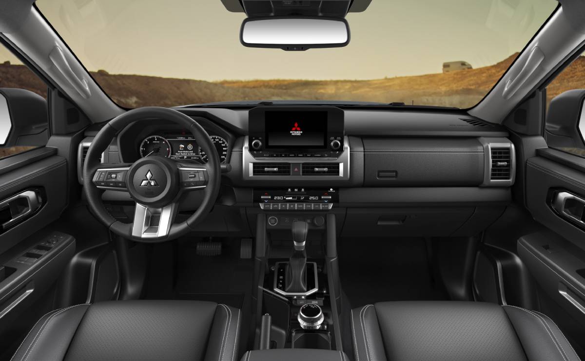 Mitsubishi L200 lanzamiento accion interior