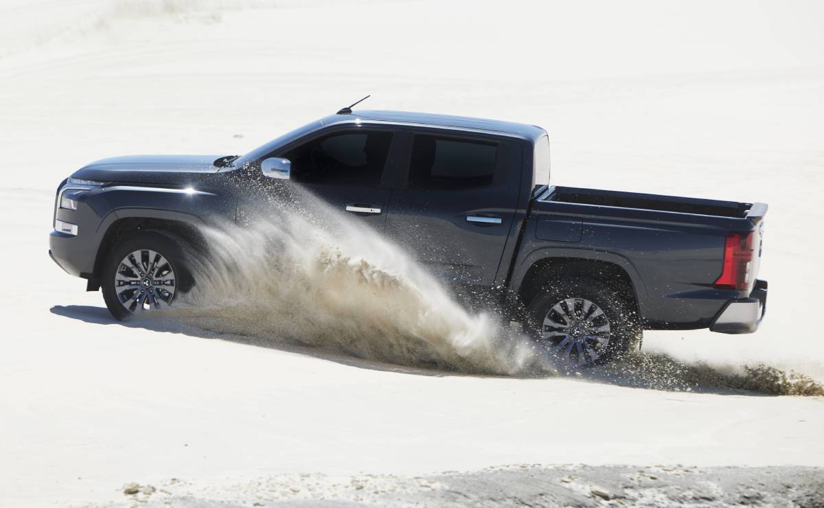 Mitsubishi L200 lanzamiento accion perfil