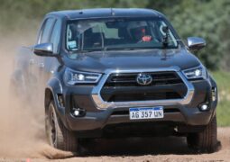 Toyota Hilux SRX 2