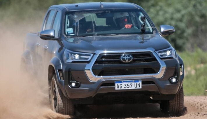 Toyota Hilux SRX 2