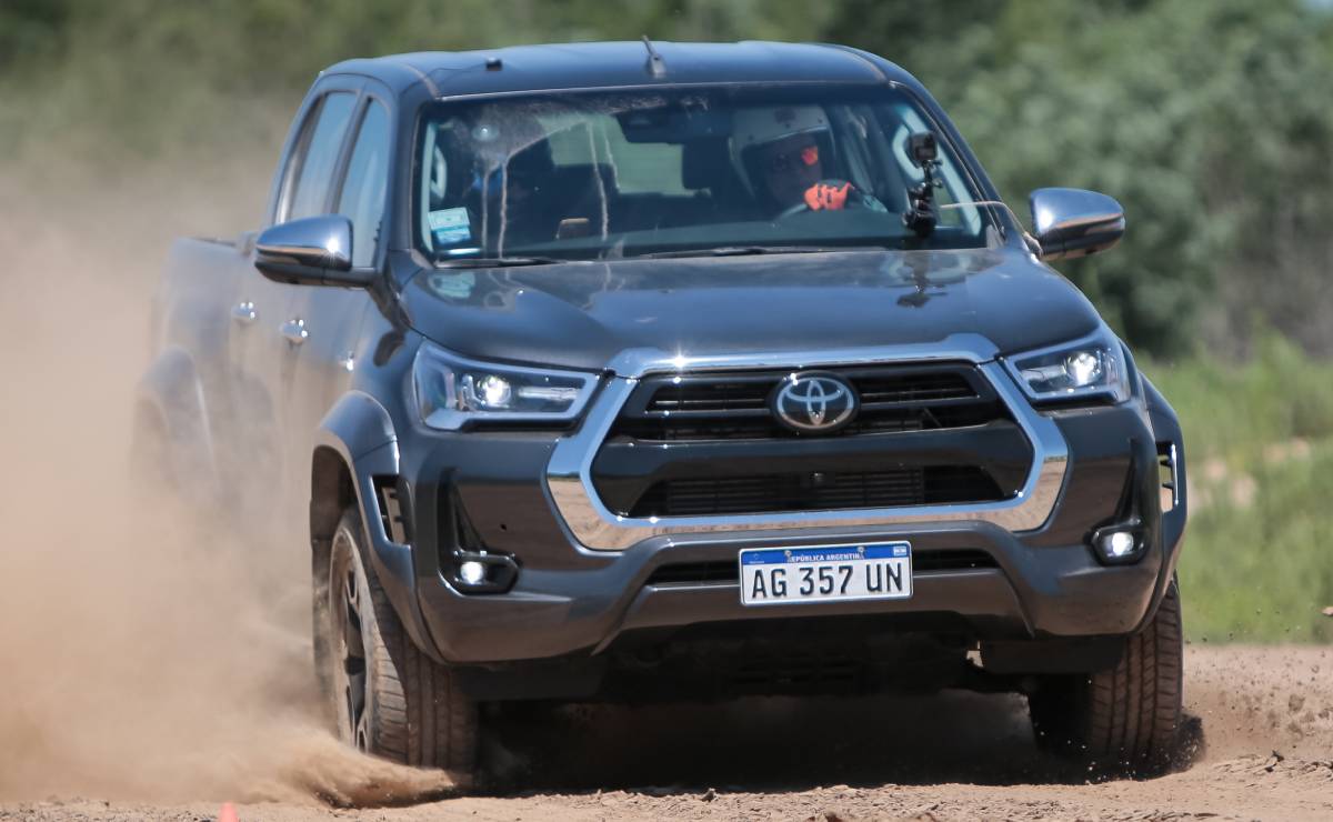 Toyota Hilux SRX 2