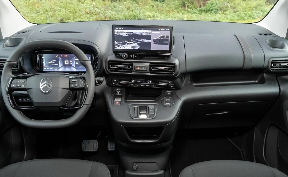 Citroen Berlingo Black edition interior