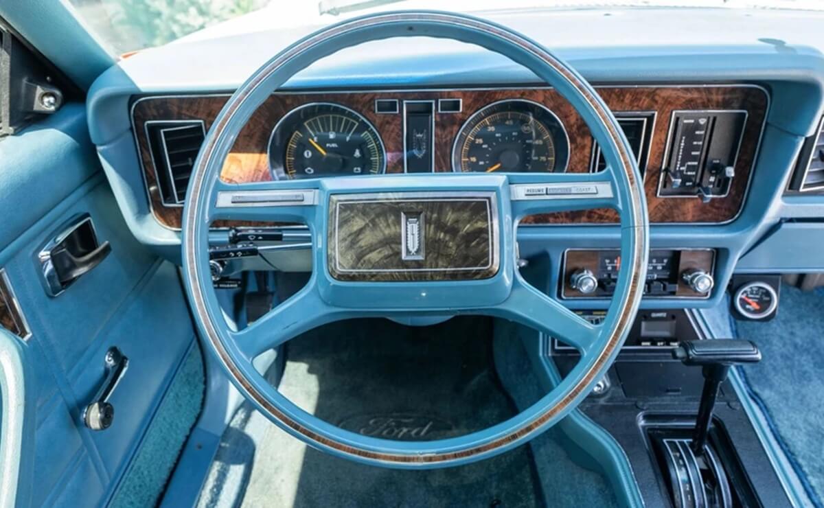 Ford Durango 1981 interior y con caja automatica