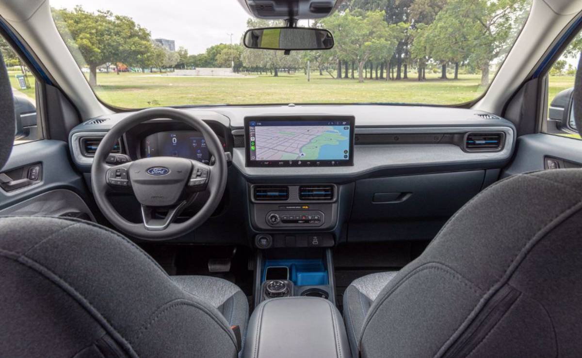 Ford Maverick XLT interior