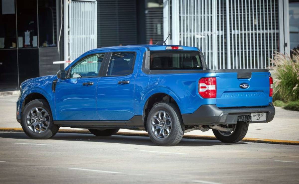 Ford Maverick XLT trasera