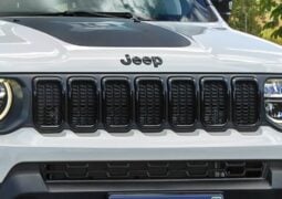 Jeep Renegade 10 anos teaser