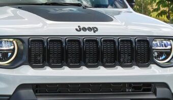Jeep Renegade 10 anos teaser