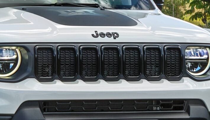 Jeep Renegade 10 anos teaser