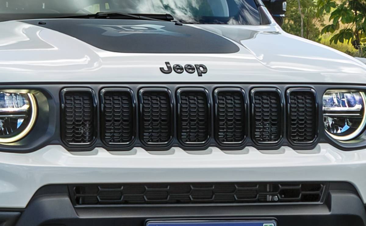 Jeep Renegade 10 anos teaser