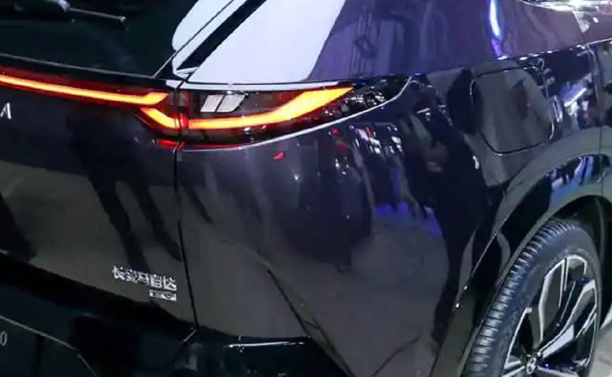 Mazda presentó el EZ-60 en Shanghái