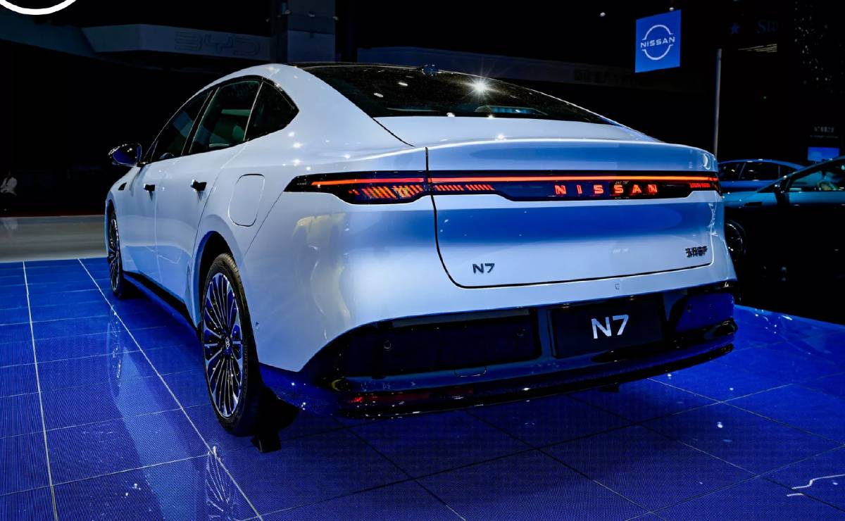 Nissan N7 trasera