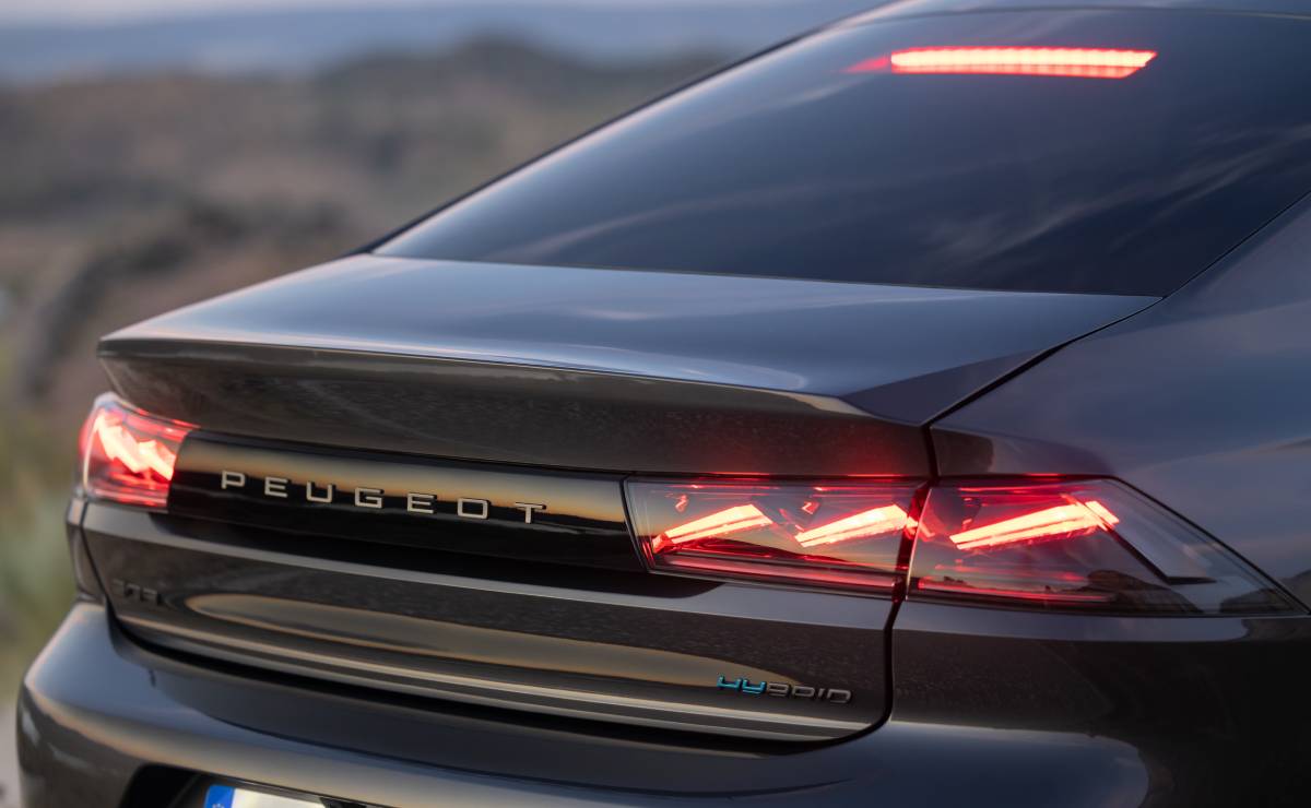 Peugeot 508 teaser
