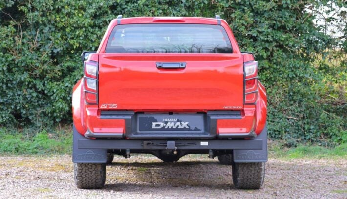 Pick up Isuzu D Max Artic Trucks cola