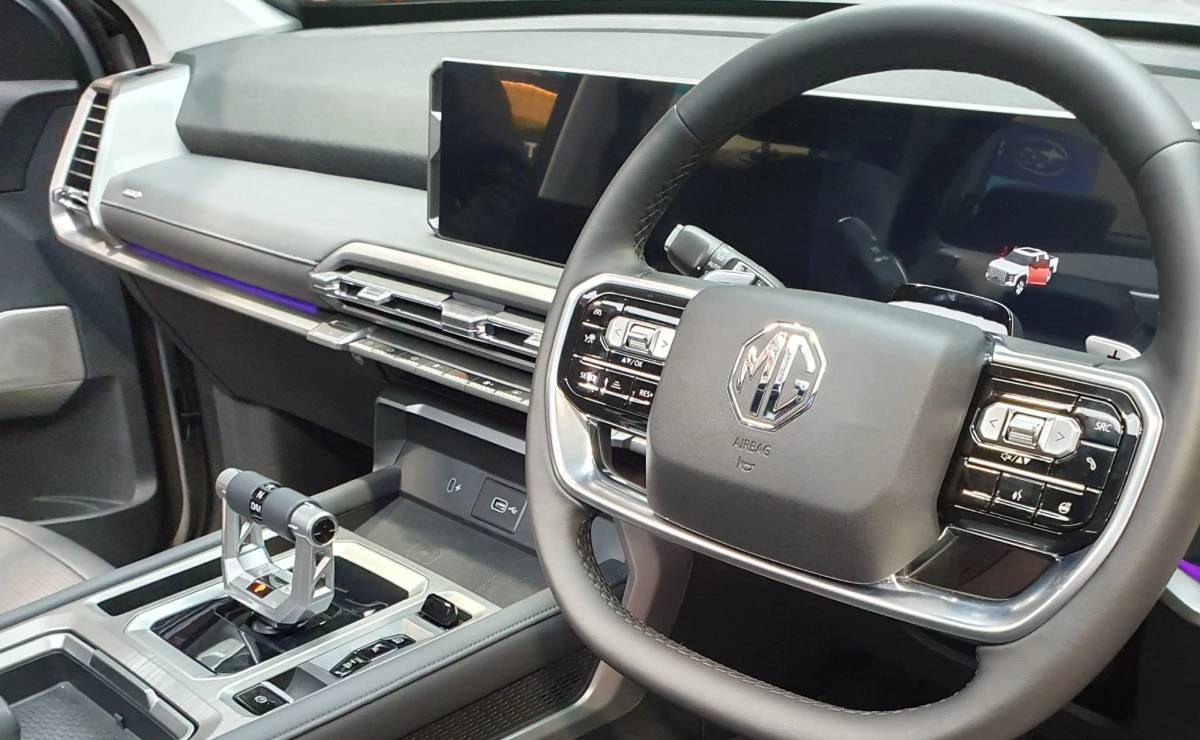 Pick up MG U9 interior
