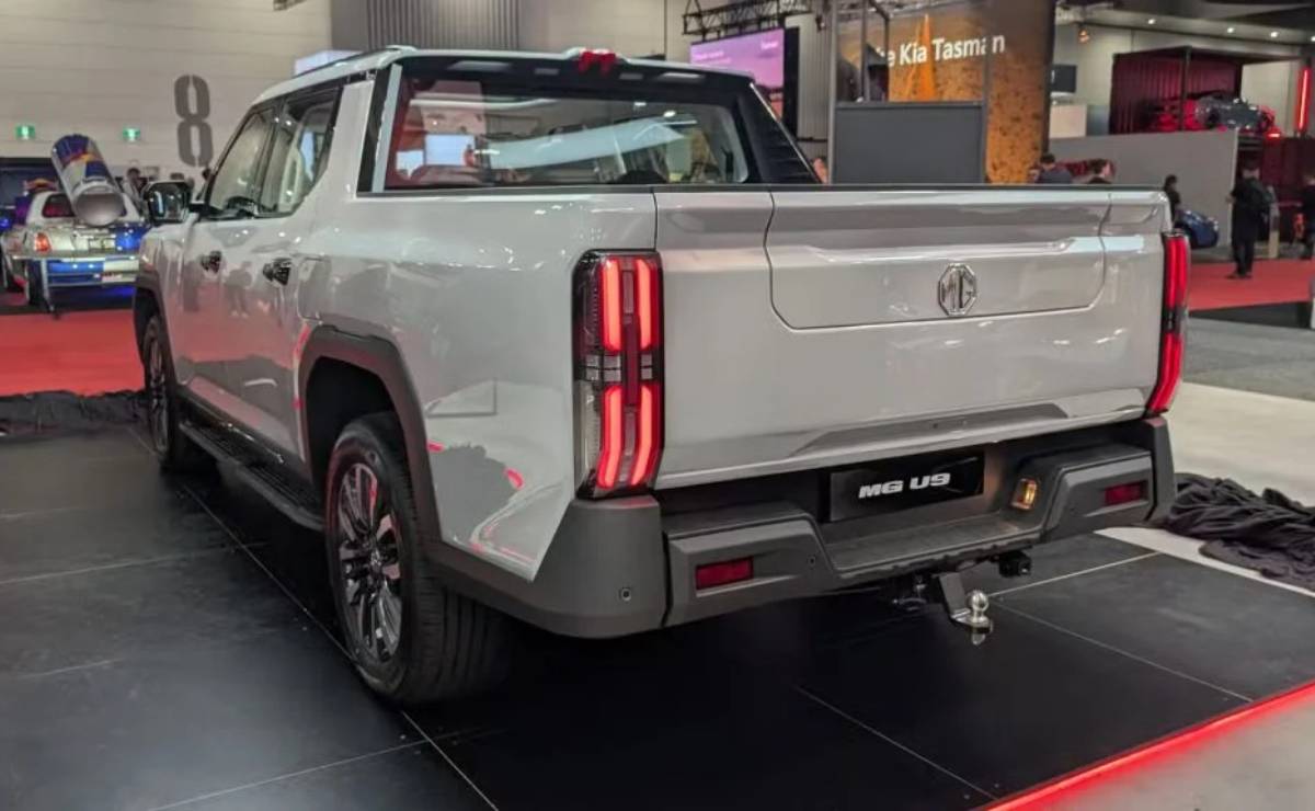Pick up MG U9 trasera