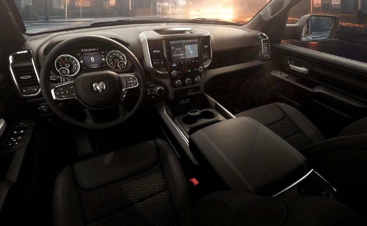 Ram 1500 Express 2026 por dentro