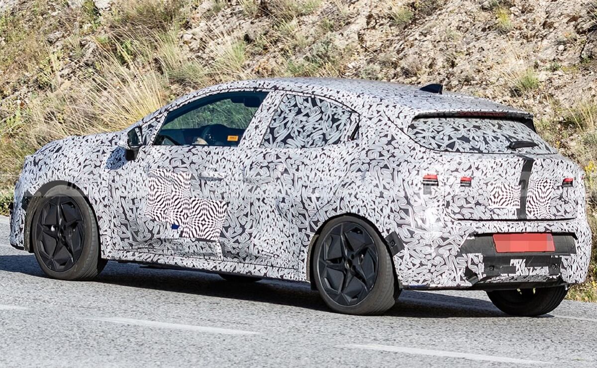 Renault Clio 2026 camuflado