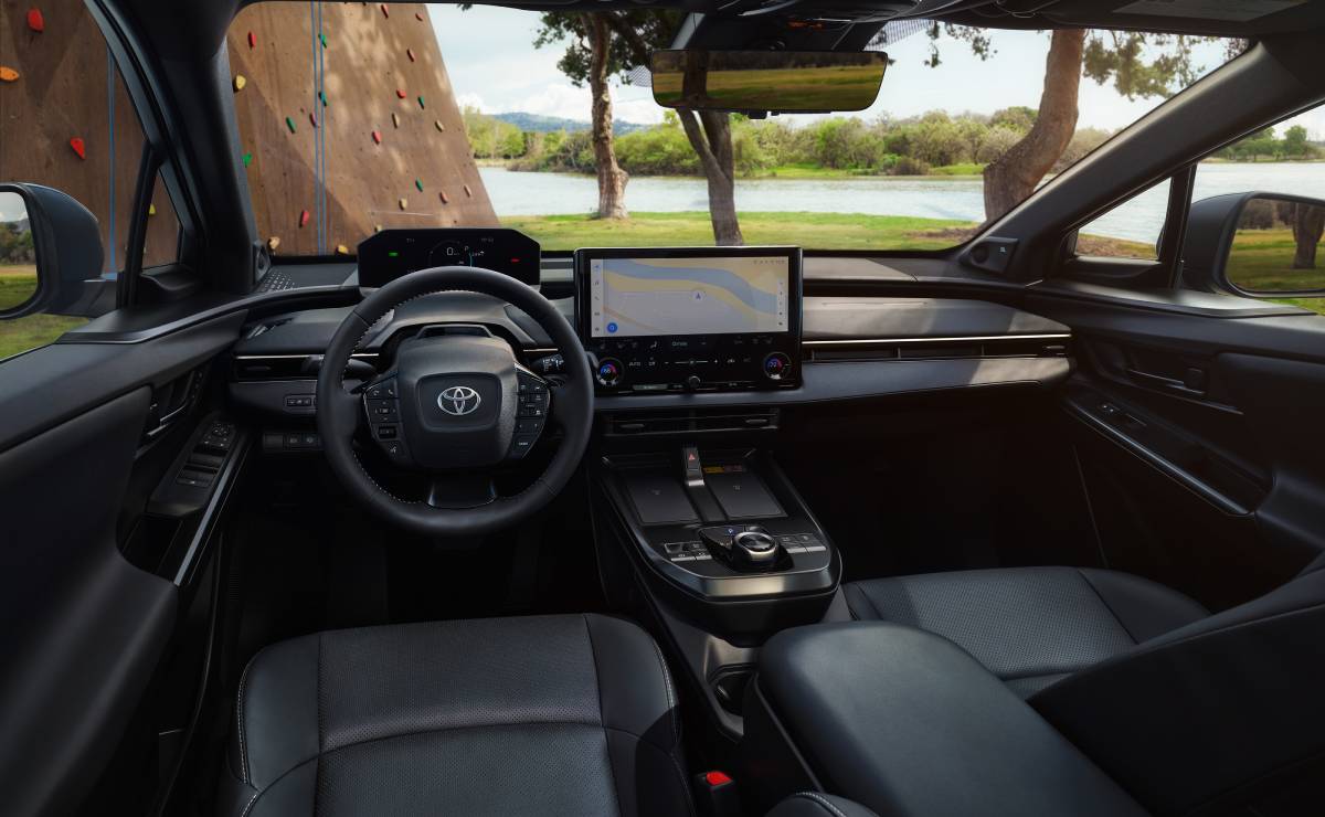 SUV Toyota bZ interior