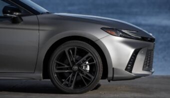 Toyota Camry (8)