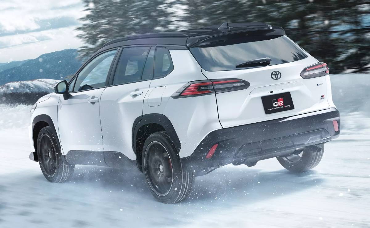 Toyota Corolla Cross GR Sport accion trasera