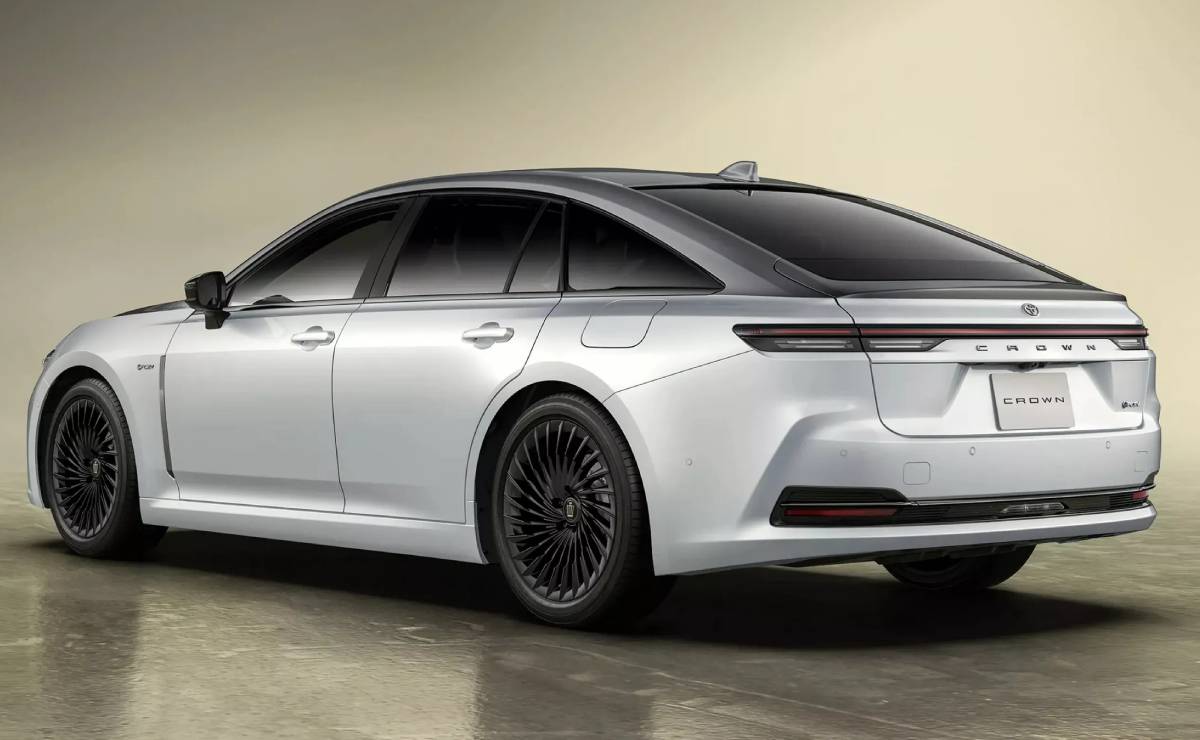 Toyota Crown Special Edition Z The 70th trasera