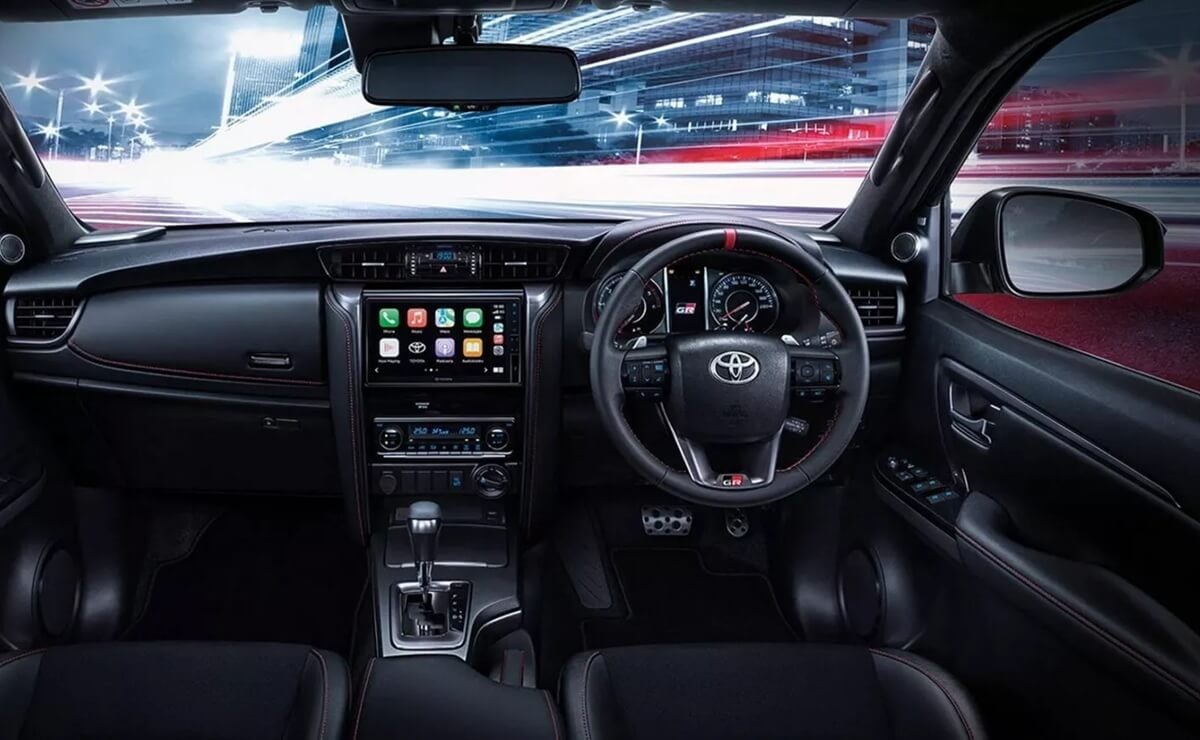 Toyota Fortuner en una de sus versiones por dentro
