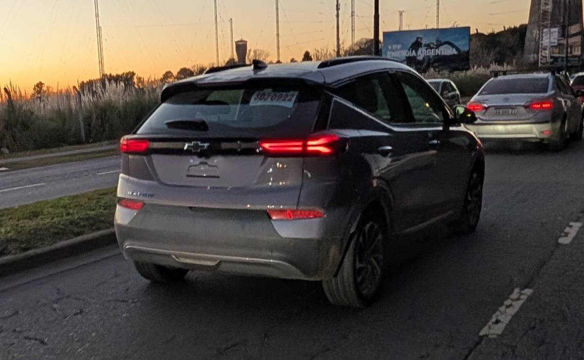 Chevrolet Bolt trasera
