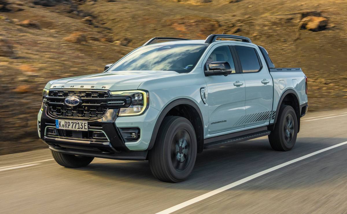 Ford Ranger Stormtrak PHEV accion