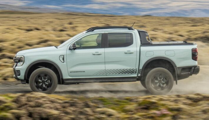 Ford Ranger Stormtrak PHEV perfil