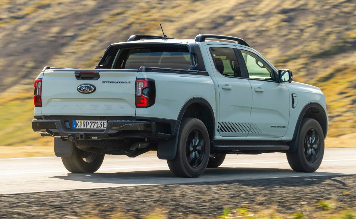 Ford Ranger Stormtrak PHEV trasera