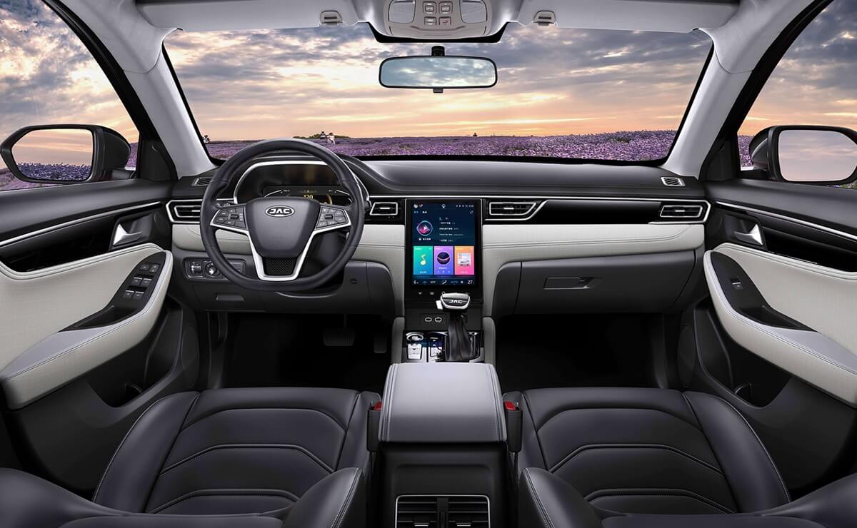 JAC J7 interior