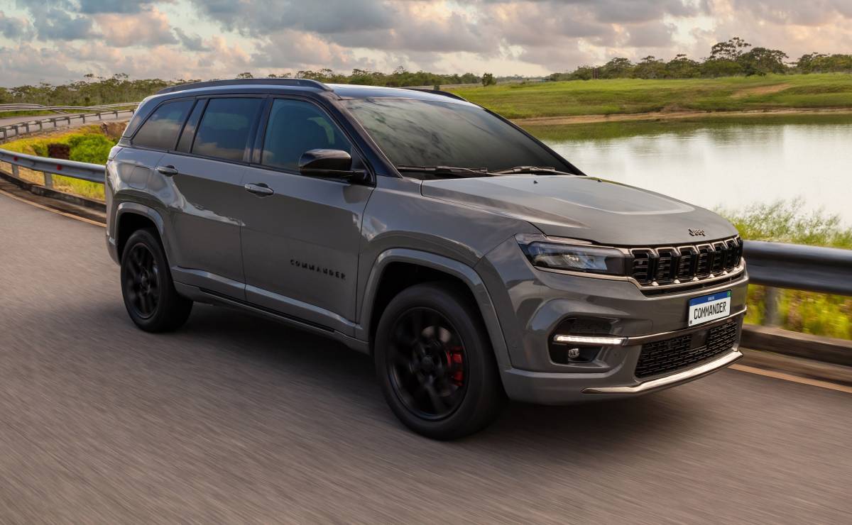 Jeep Commander Blackhawk accion 1
