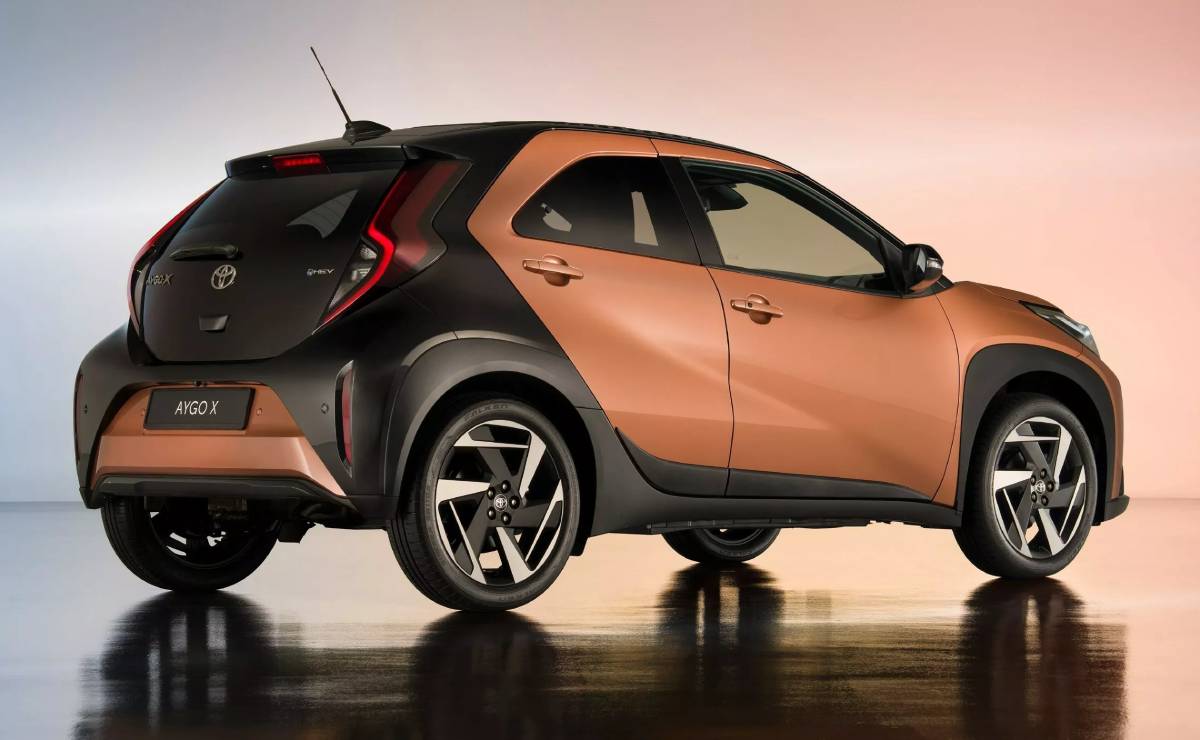 Toyota Aygo X trasera 1