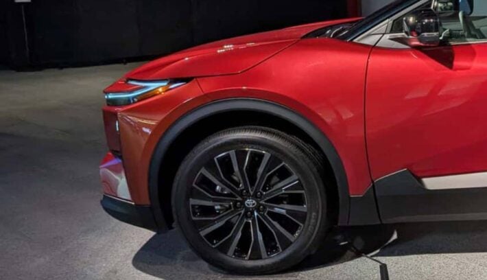 Toyota C HR 2026 llanta 1