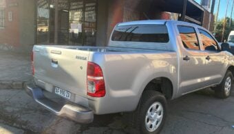 Toyota Hilux 2015 perfil