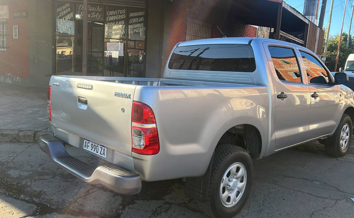Toyota Hilux 2015 perfil