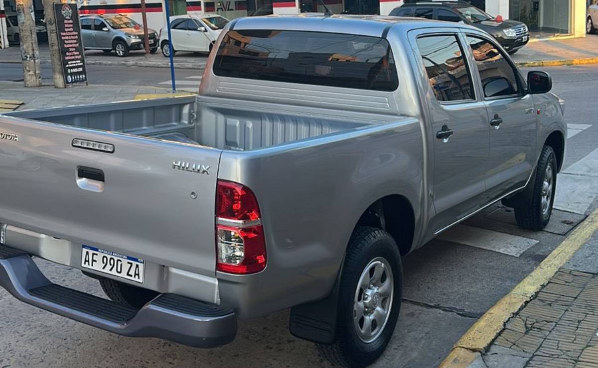 Toyota Hilux 2015 trasera 1