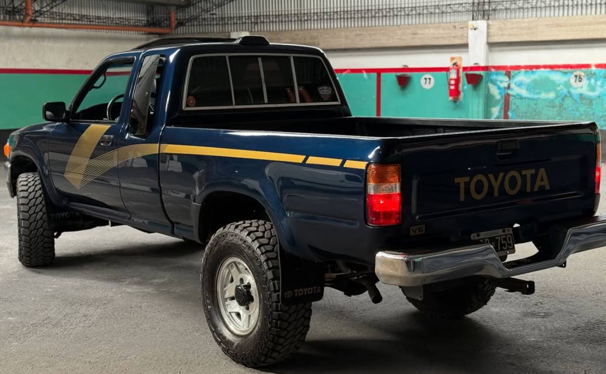 Toyota Hilux SR5 V6
